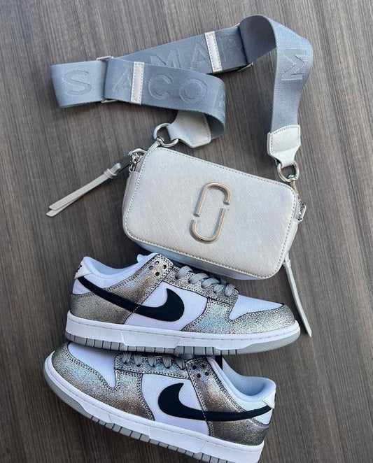 DUNK LOW GOLDEN GALS + SILVER MARC JACOBS