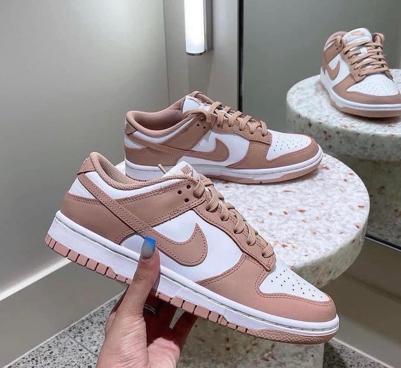 DUNK LOW ROSE WHISPER + CARTERA COACH