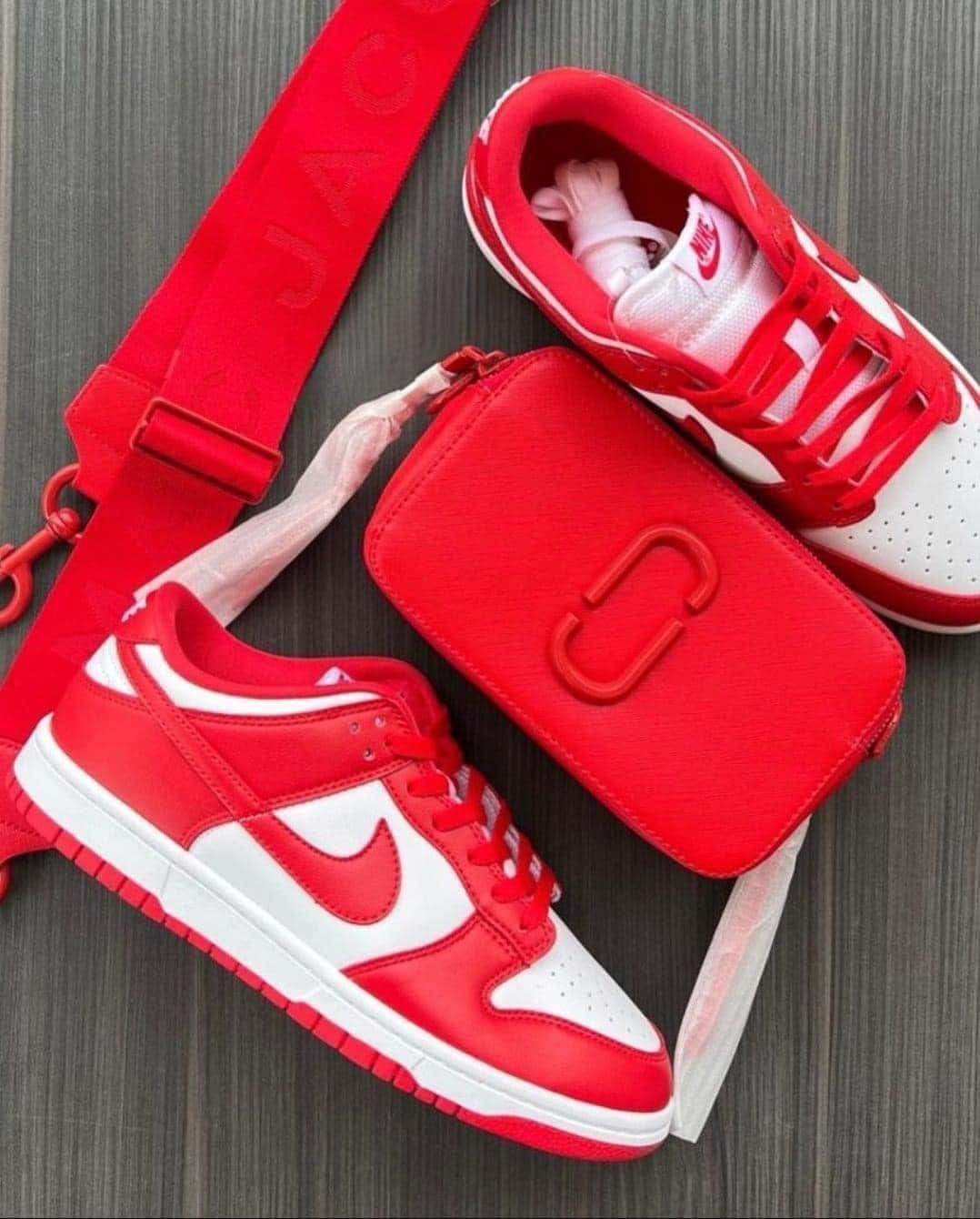 DUNK LOW UNIVERSITY RED + RED MARC JACOBS